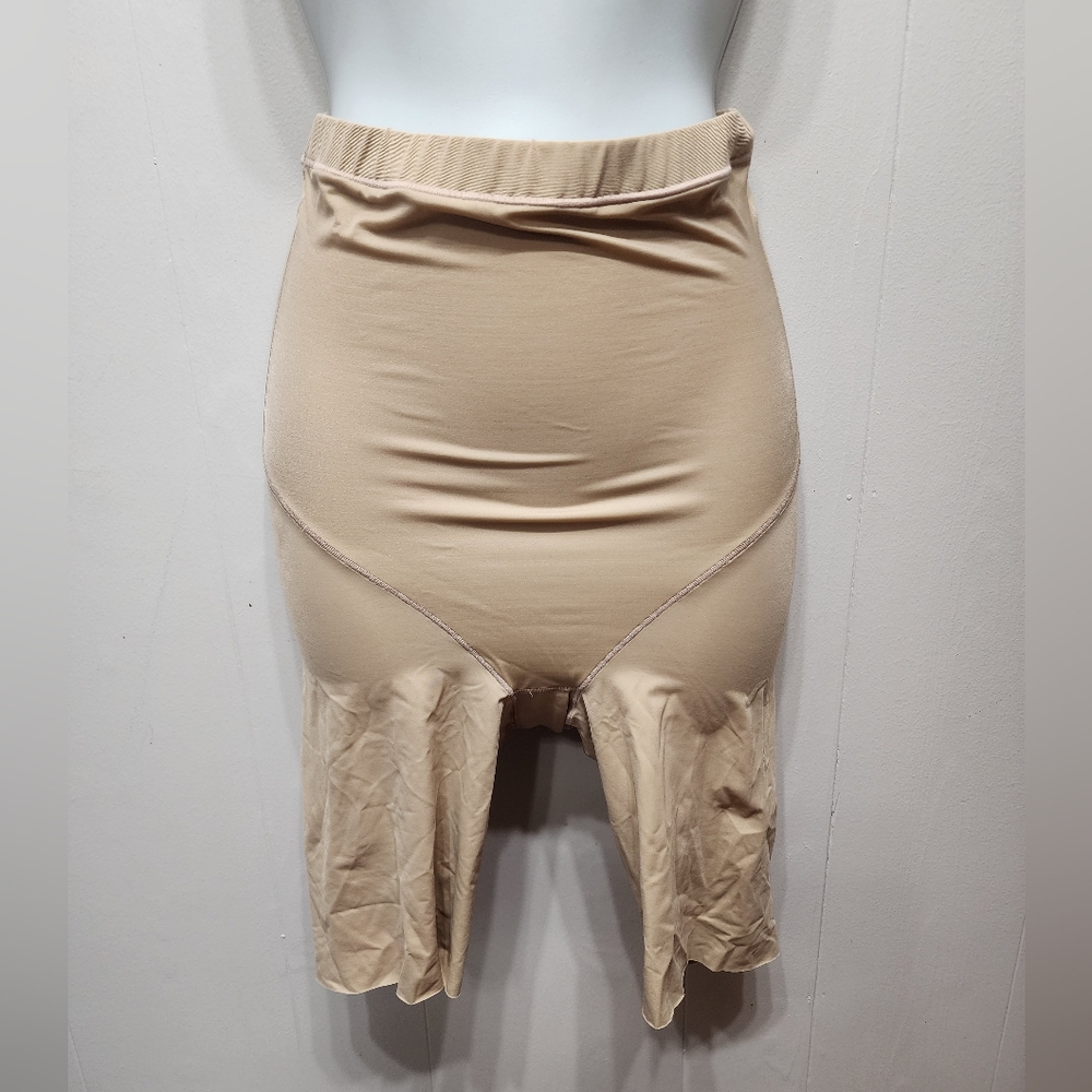 Flexees Medium Shapewear Minimizing Slimming Beige Body Shaper Shortsβ B924
